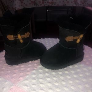 👀NWT TODDLER UGGS